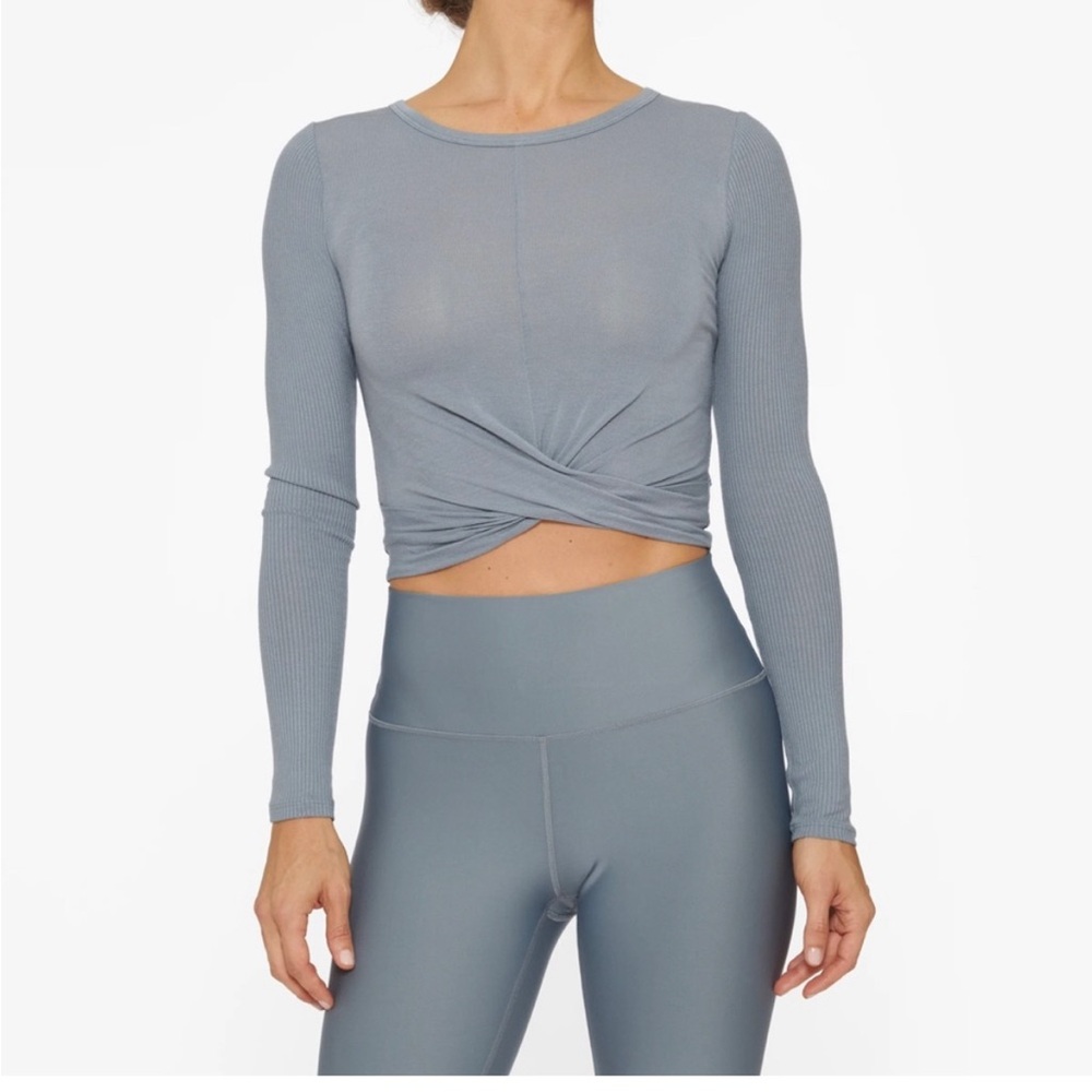 Alo Yoga Long Sleeve Top